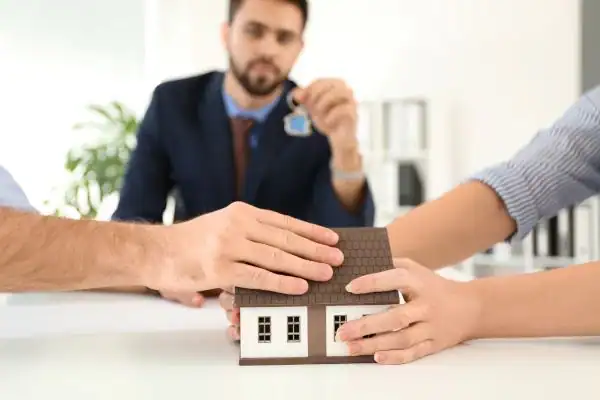 Couple arguing over property in divorce mediation Chelmsford